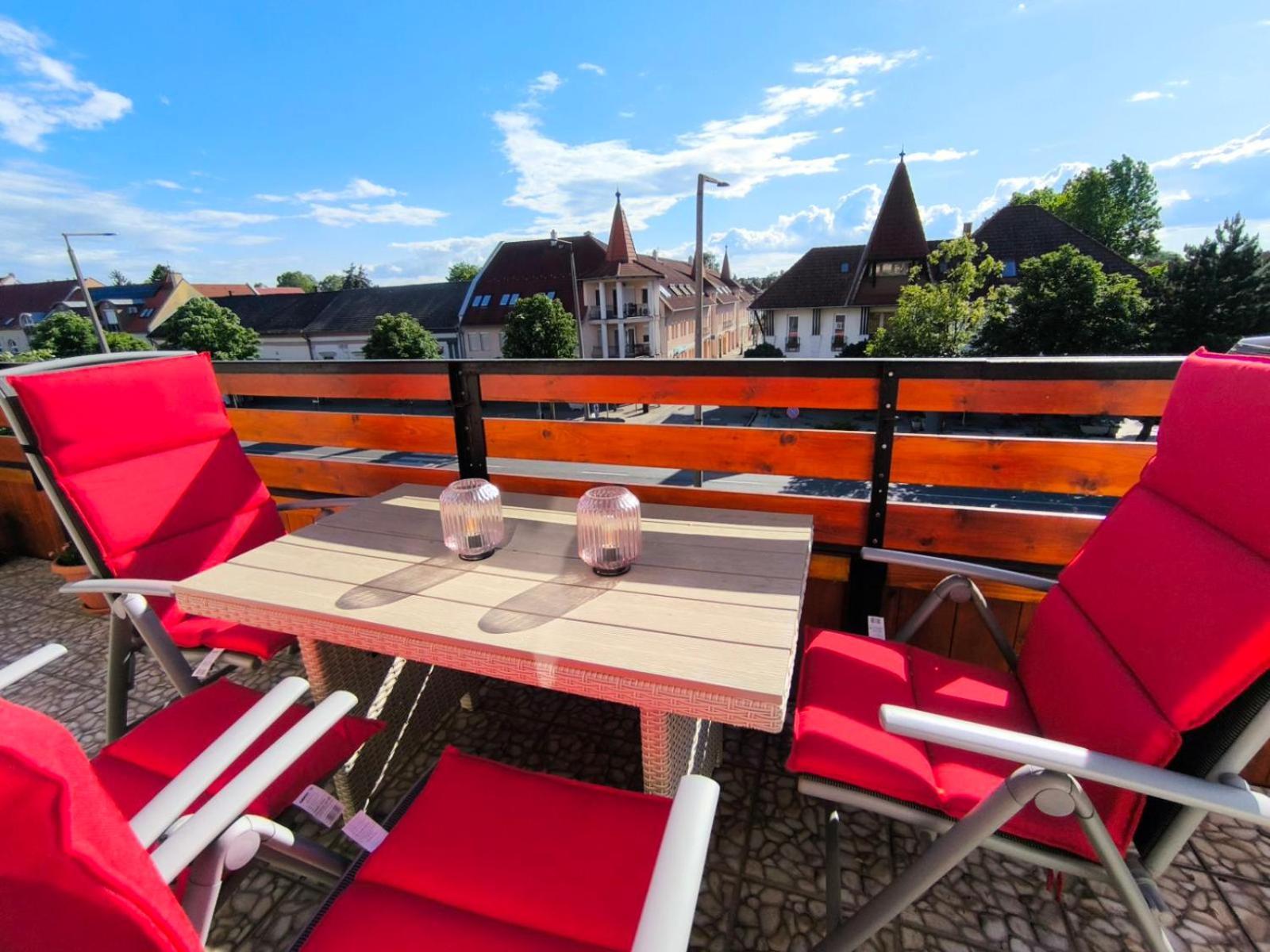 100 Lepes - 100 Steps - Apt With Huge Terrace Next To The Thermal Bath Harkany Bagian luar foto